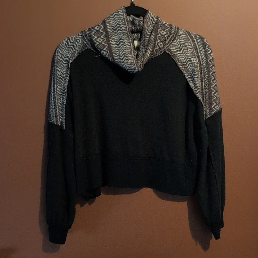 We The Free - At The Lodge Turtleneck Pullover Sweater Dark Combo - Picture 2 of 4